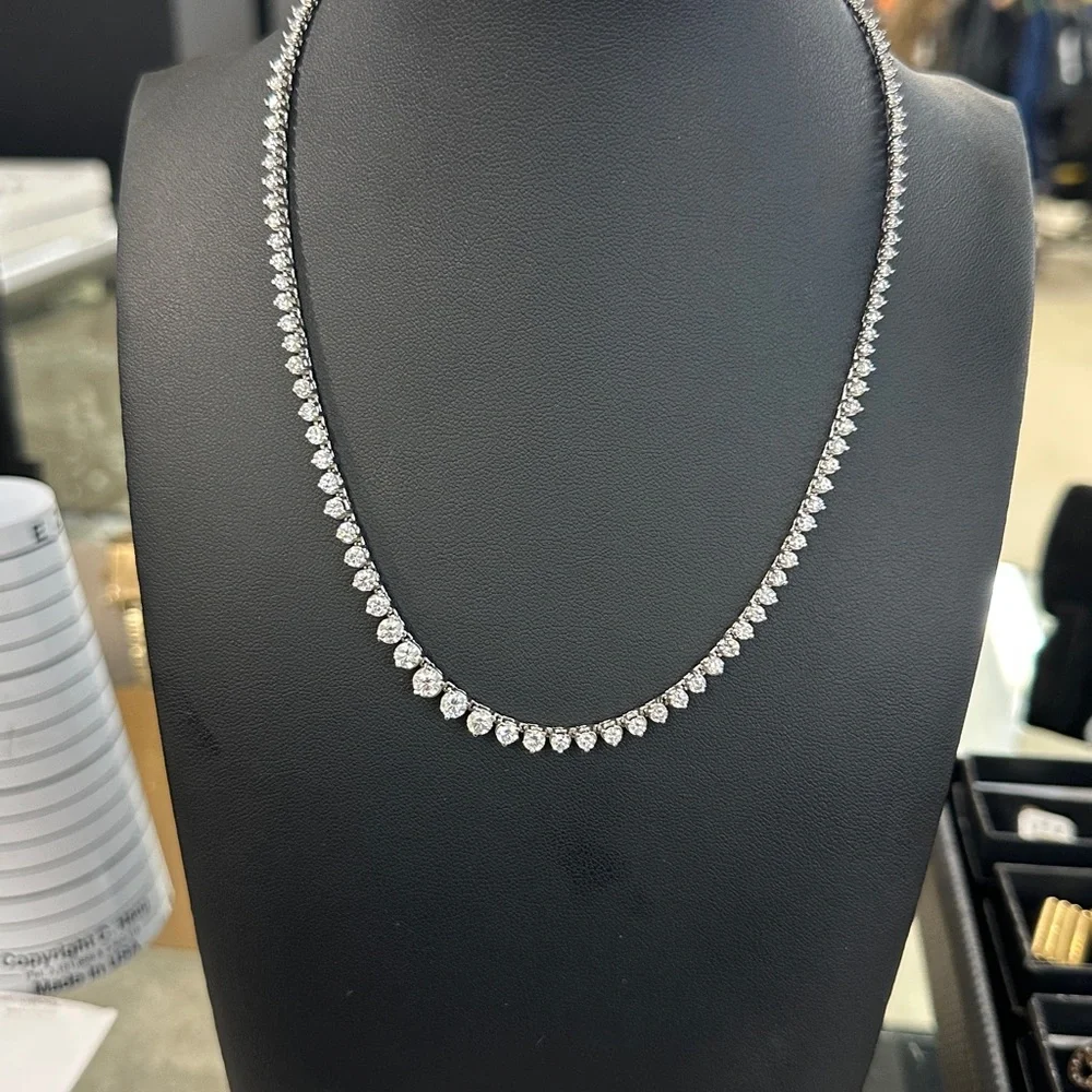464735 - 14K white Gold Natural Diamond Tennis Necklace estimated 6.25 tcw - Picture 2 of 10